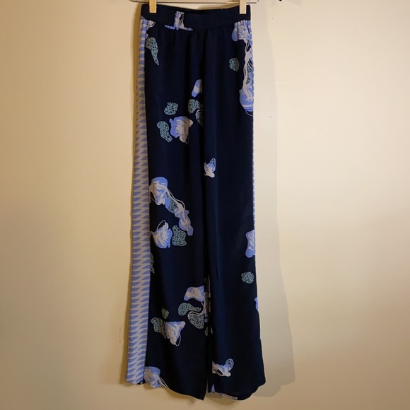 🔴 Storm & Marie | Two piece Suite - Picture 9 of 10